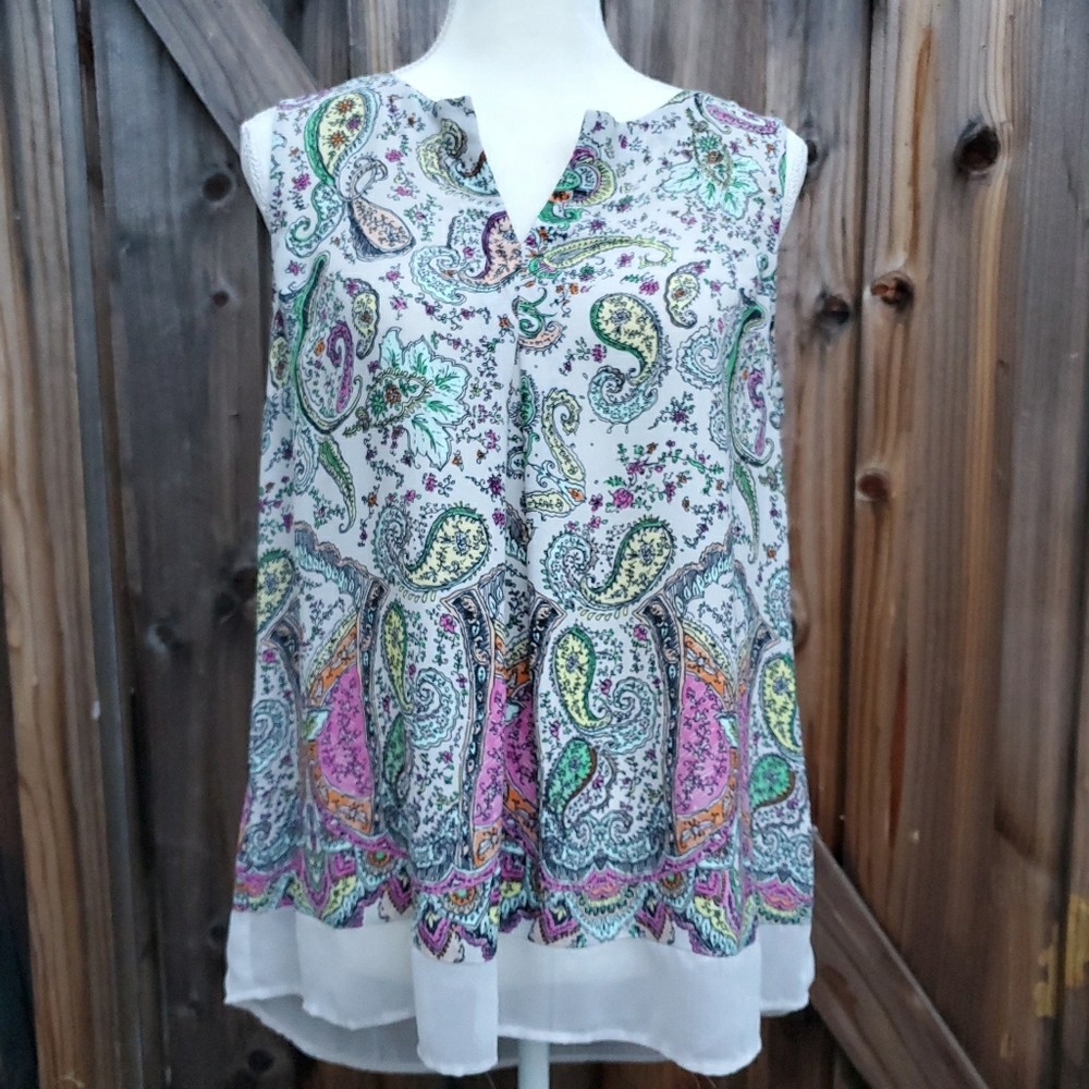 5 for $25 Daniel Rainn paisley sleeveless blouse